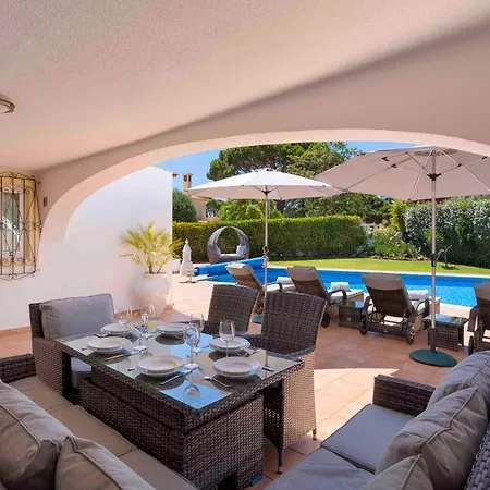 Villa Sleeps 8 Pool Air Con T608003